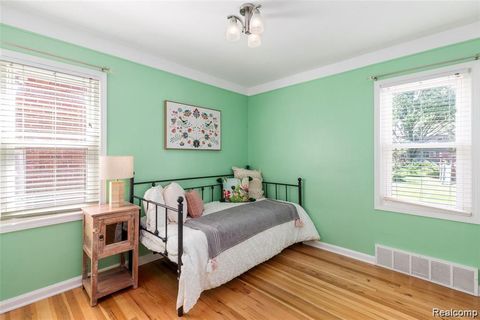 Tiny photo for 2633 N Wilson Avenue, Royal Oak City, MI 48073 (MLS # 20261040693)