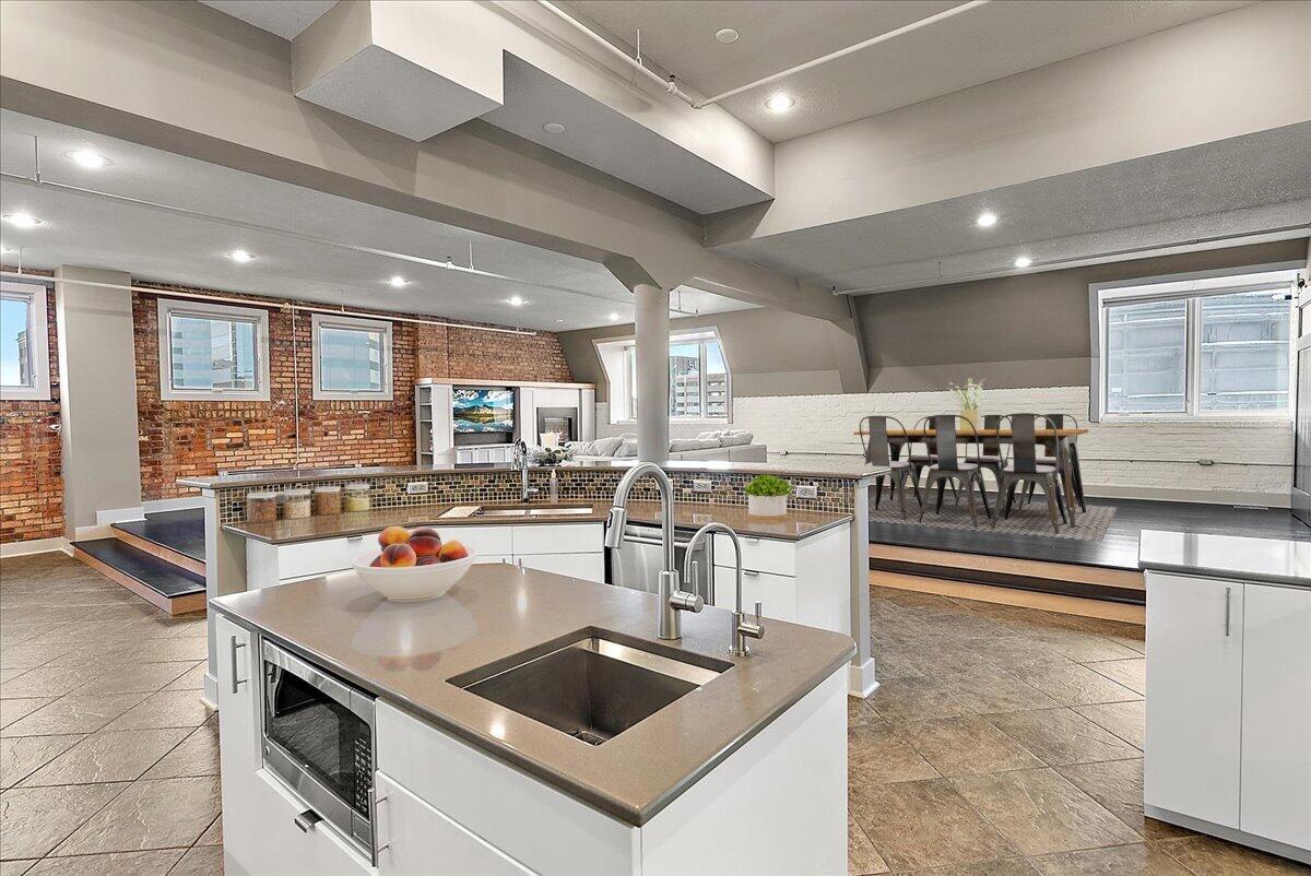 230 N Kalamazoo Mall 401