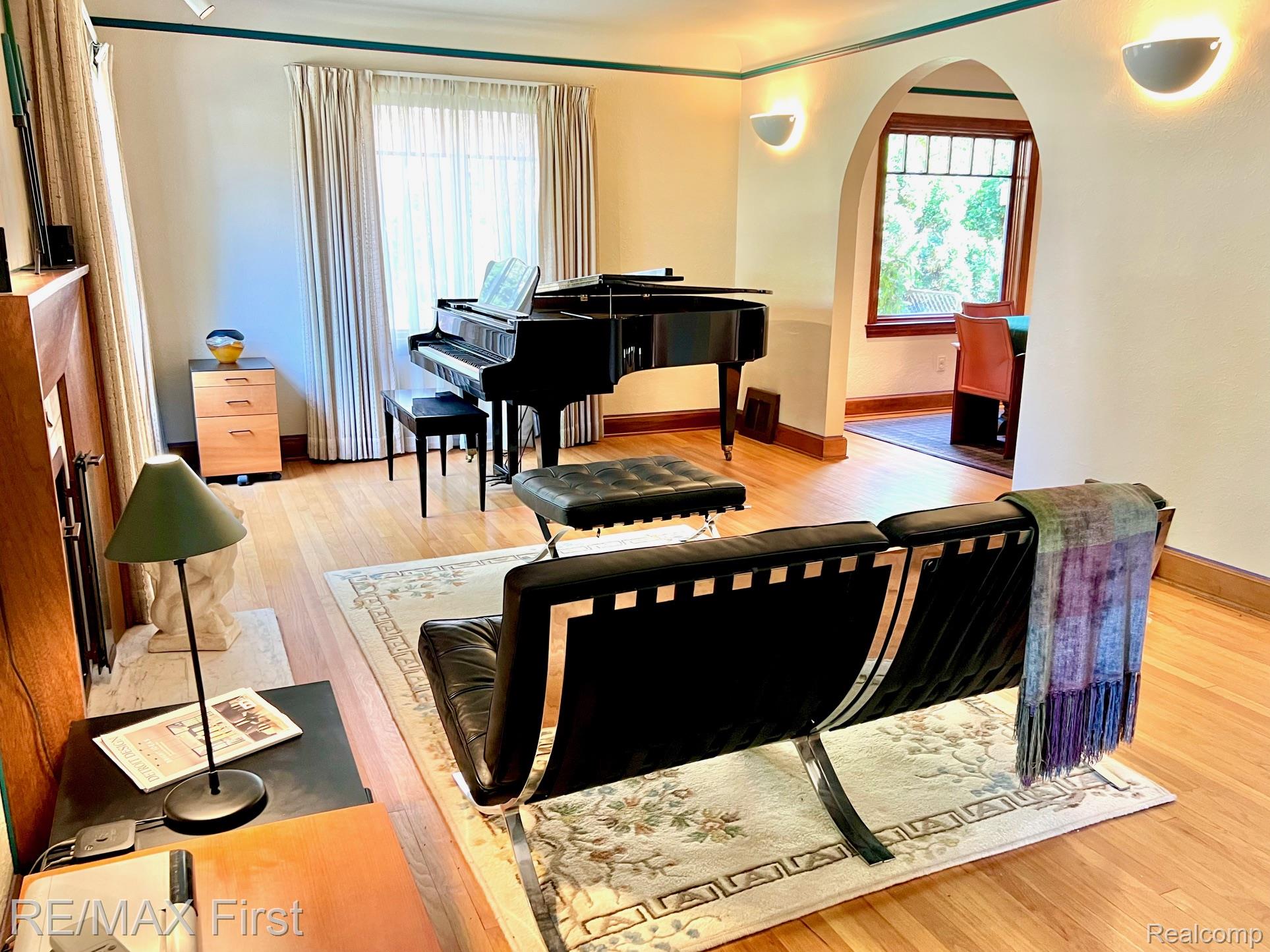 815 W Oakridge Street