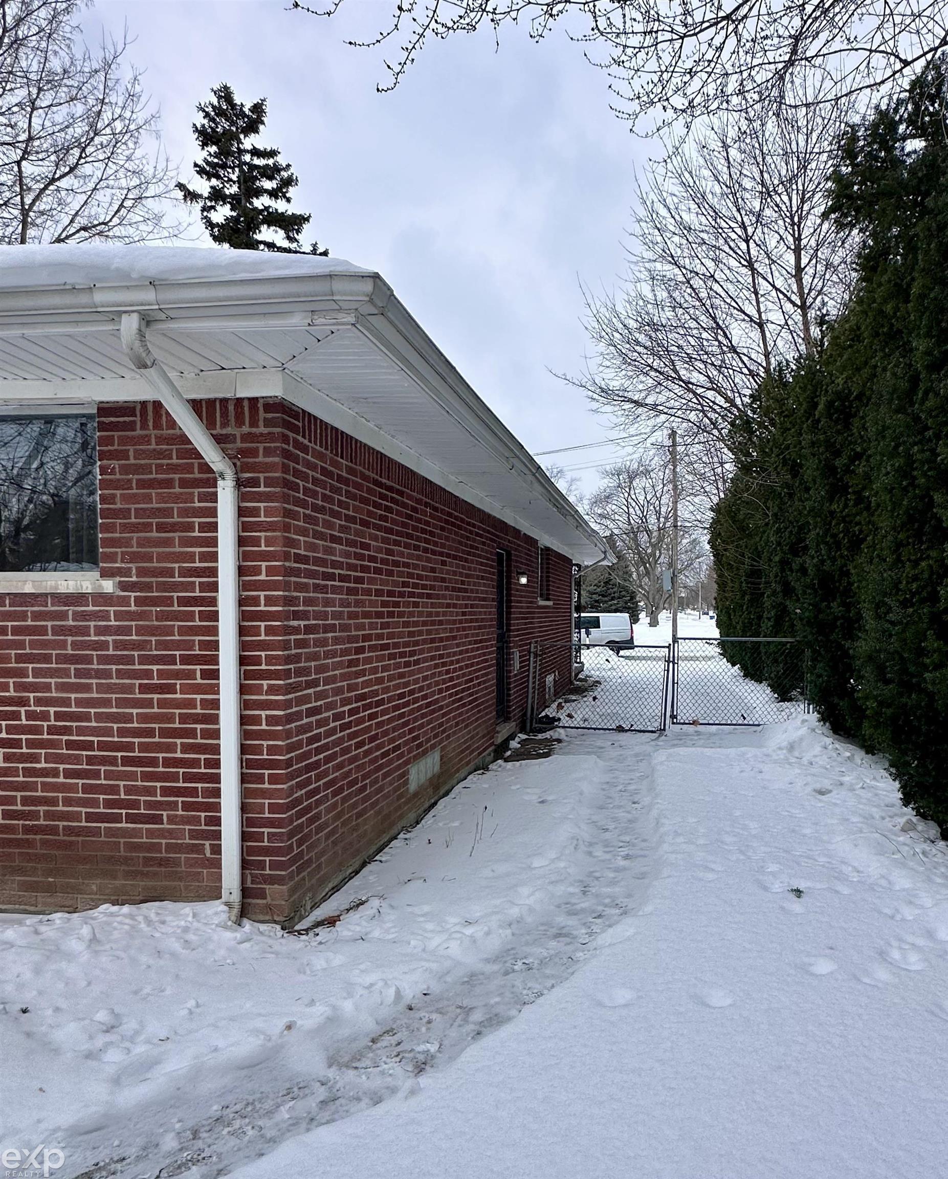 21746 Wellington Avenue