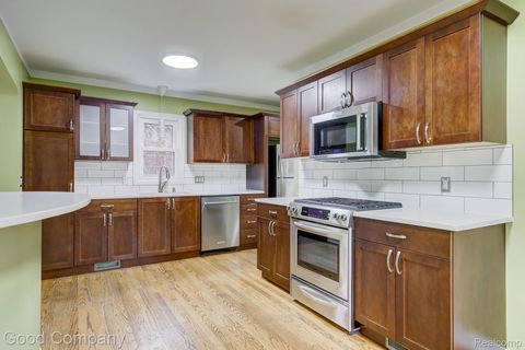 Tiny photo for 1060 W Hazelhurst Street, Ferndale City, MI 48220 (MLS # 20261021688)