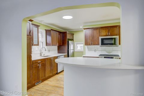 Tiny photo for 1060 W Hazelhurst Street, Ferndale City, MI 48220 (MLS # 20261021688)