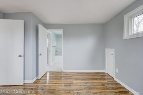 Tiny photo for 1060 W Hazelhurst Street, Ferndale City, MI 48220 (MLS # 20261021688)