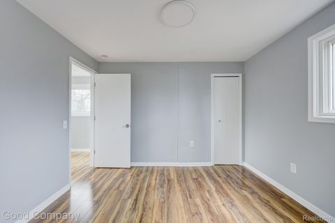 Tiny photo for 1060 W Hazelhurst Street, Ferndale City, MI 48220 (MLS # 20261021688)