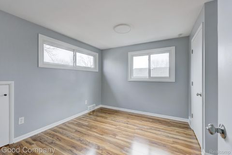 Tiny photo for 1060 W Hazelhurst Street, Ferndale City, MI 48220 (MLS # 20261021688)