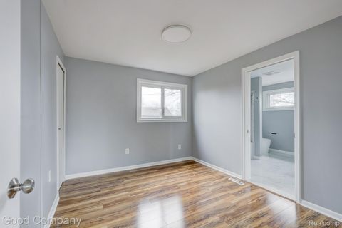 Tiny photo for 1060 W Hazelhurst Street, Ferndale City, MI 48220 (MLS # 20261021688)