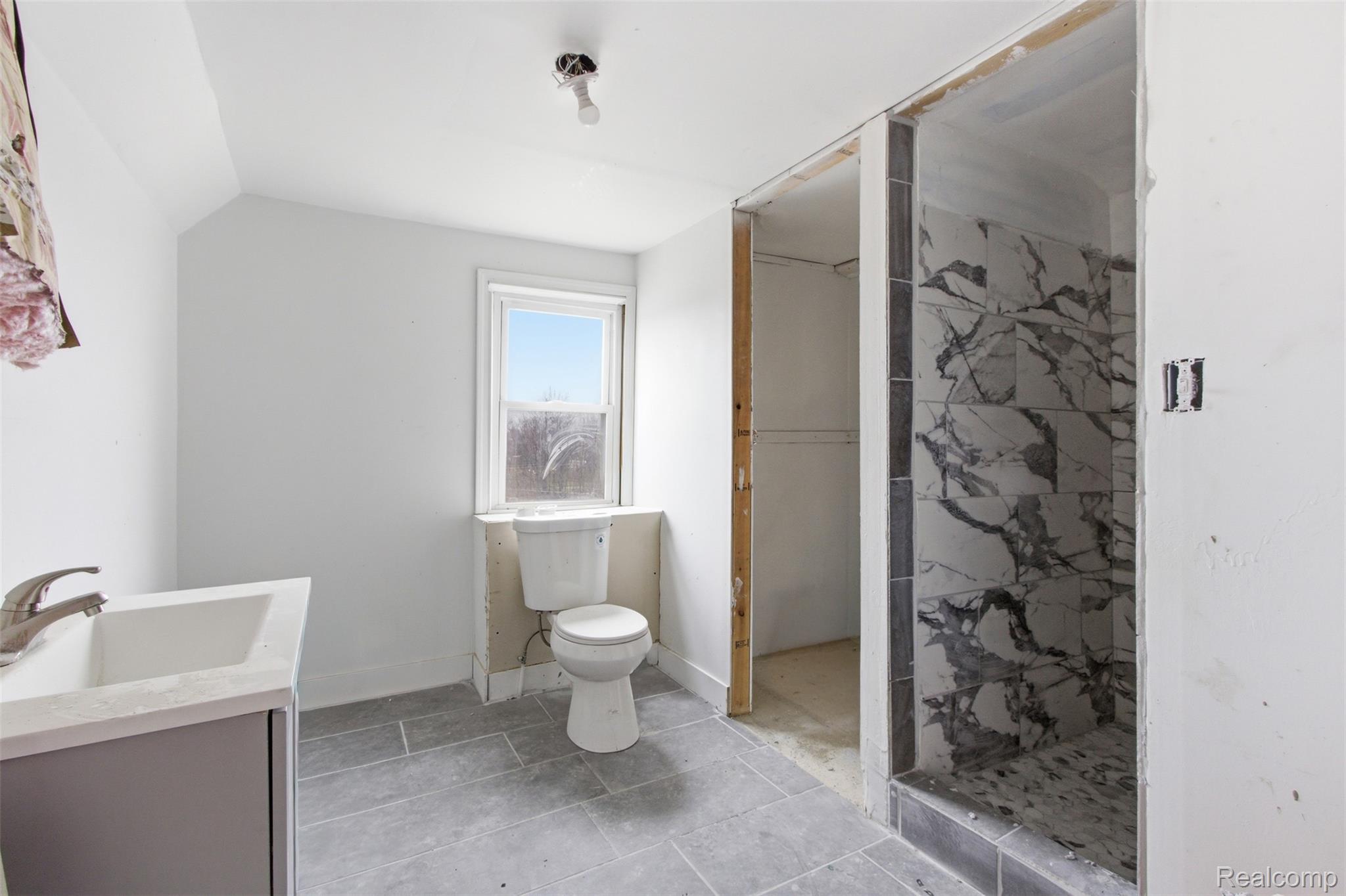 3109 E Canfield Street