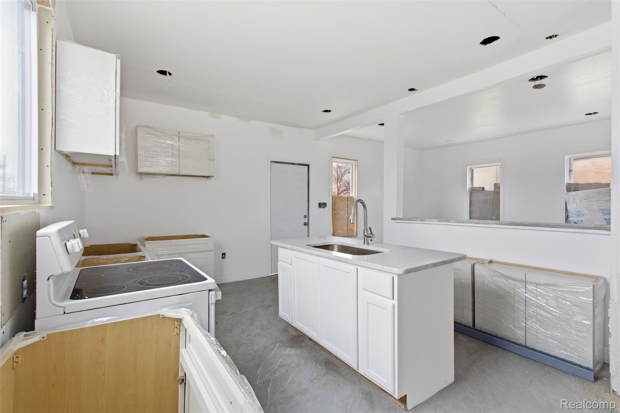 3109 E Canfield Street