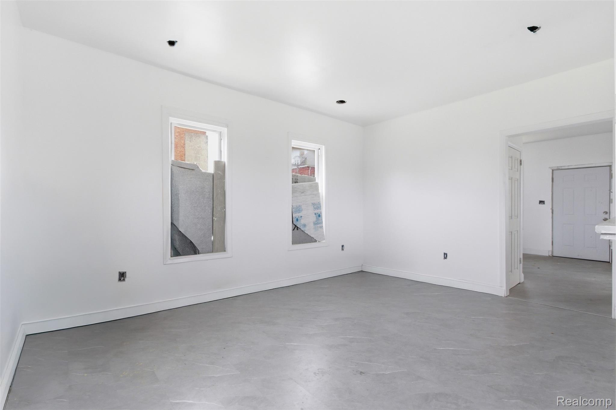 3109 E Canfield Street