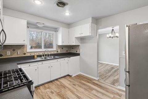 Tiny photo for 640 W Girard Avenue, Madison Heights City, MI 48071 (MLS # 81026009070)