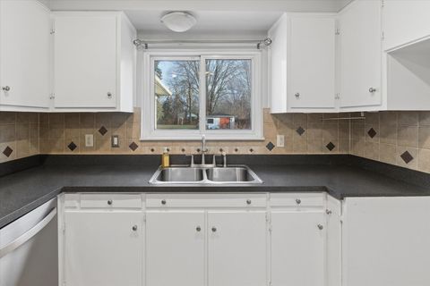 Tiny photo for 640 W Girard Avenue, Madison Heights City, MI 48071 (MLS # 81026009070)