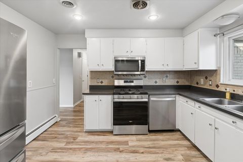 Tiny photo for 640 W Girard Avenue, Madison Heights City, MI 48071 (MLS # 81026009070)