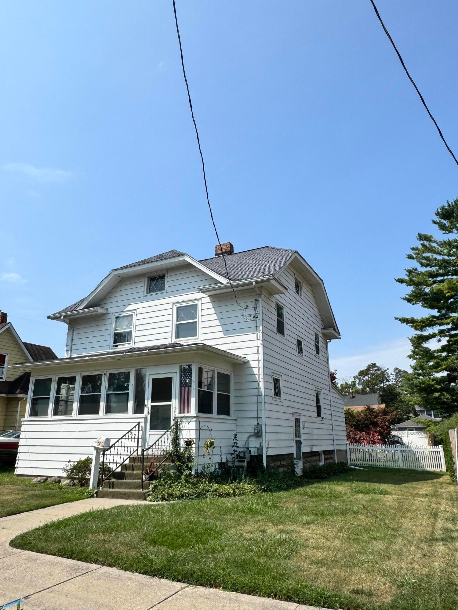 910 3rd Street
