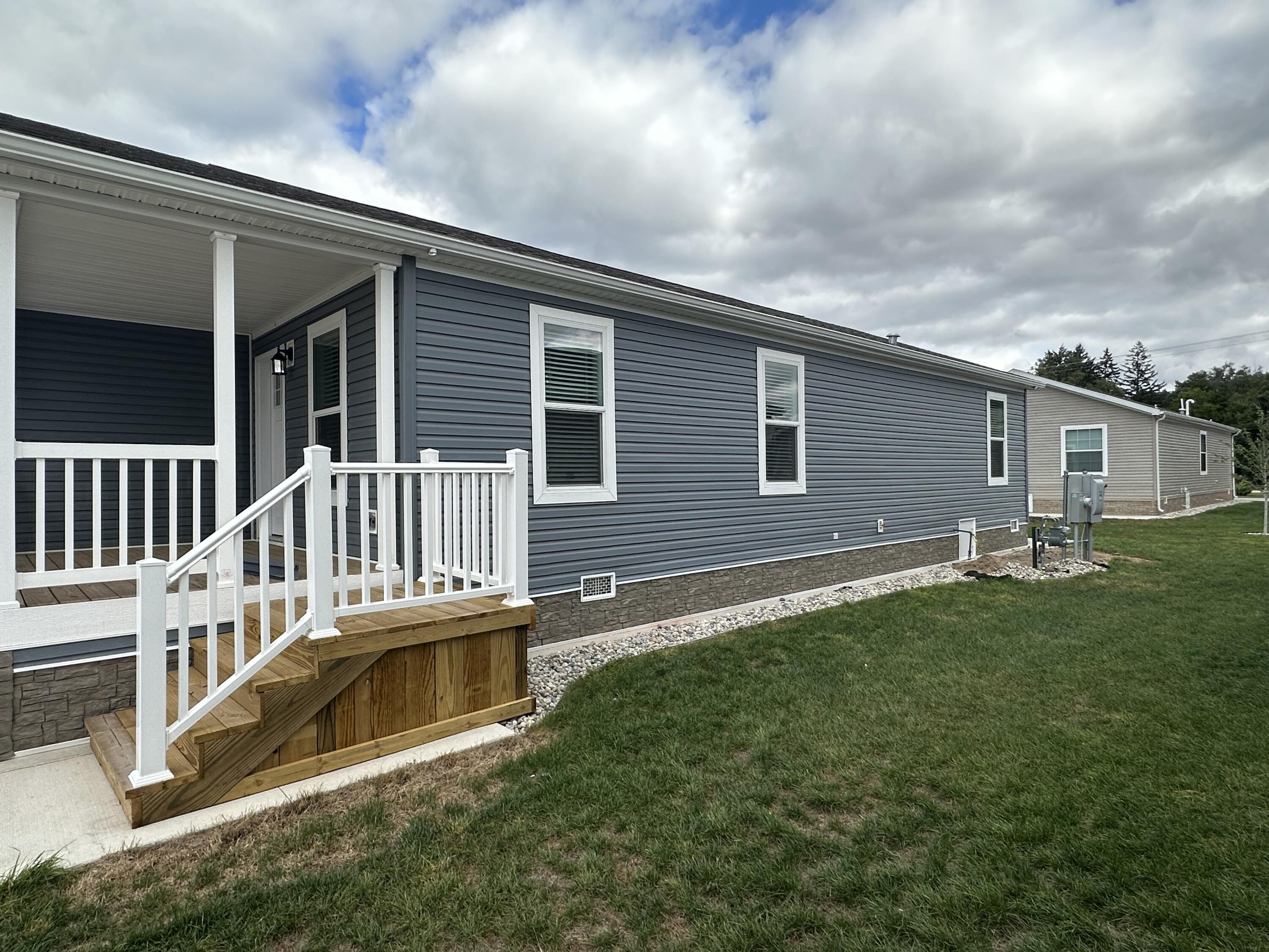 1283 E Ellis Road 19