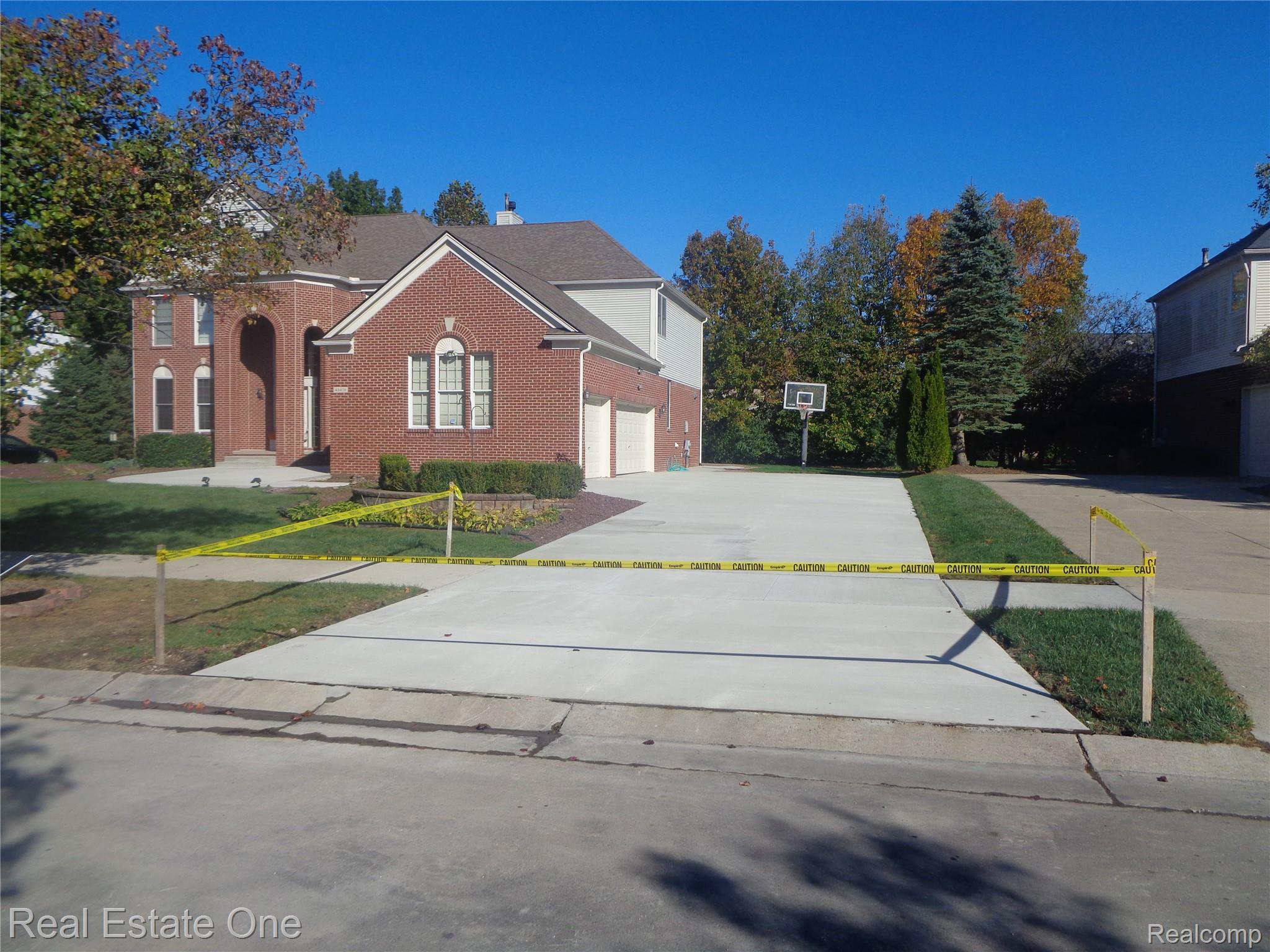 48416 Manhattan Circle