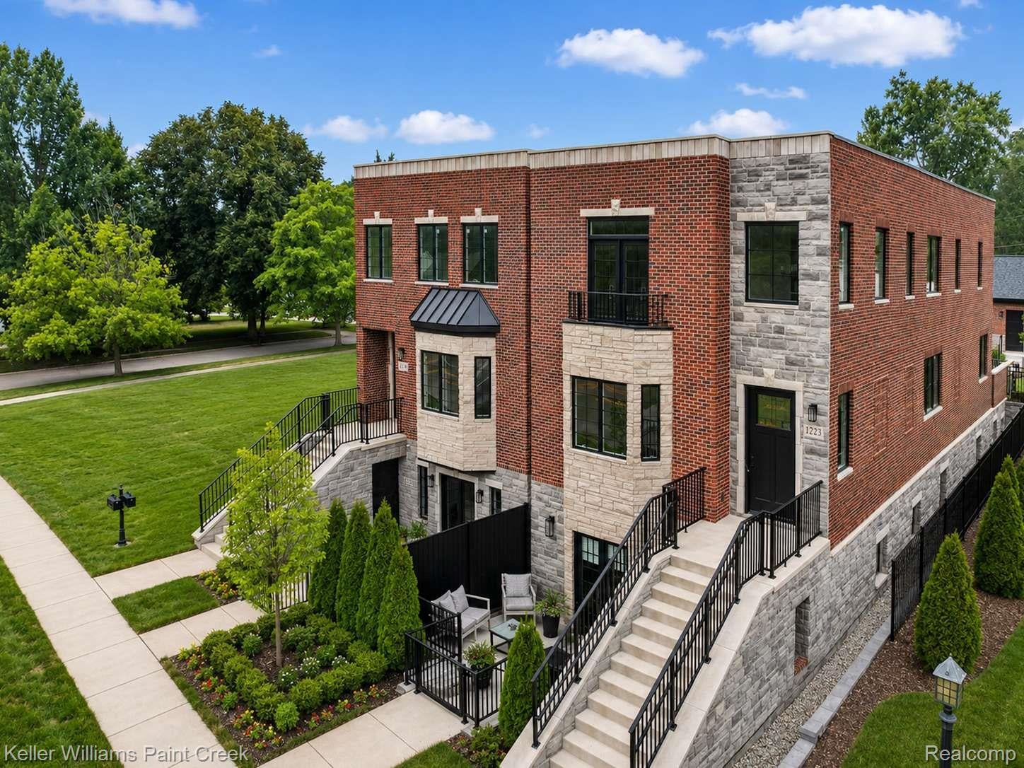 1221 N Main Street