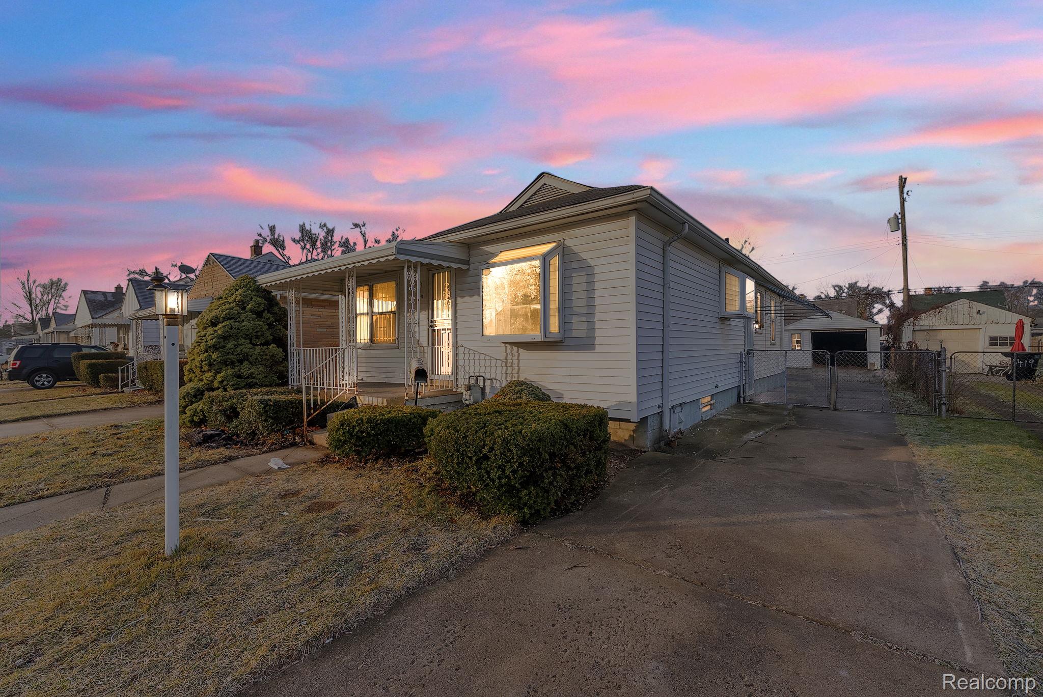 6411 Greenview Avenue