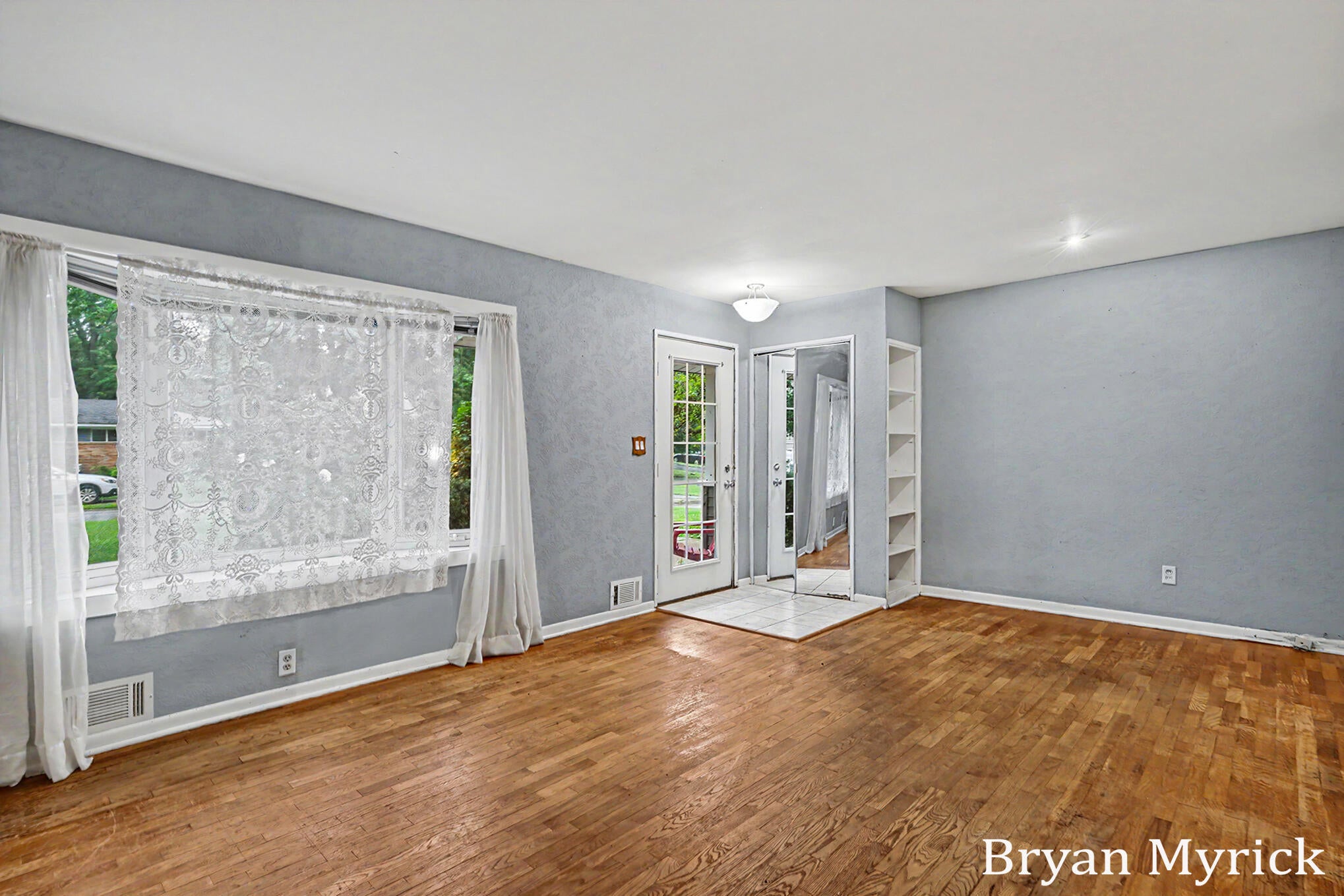 819 W 25th Street