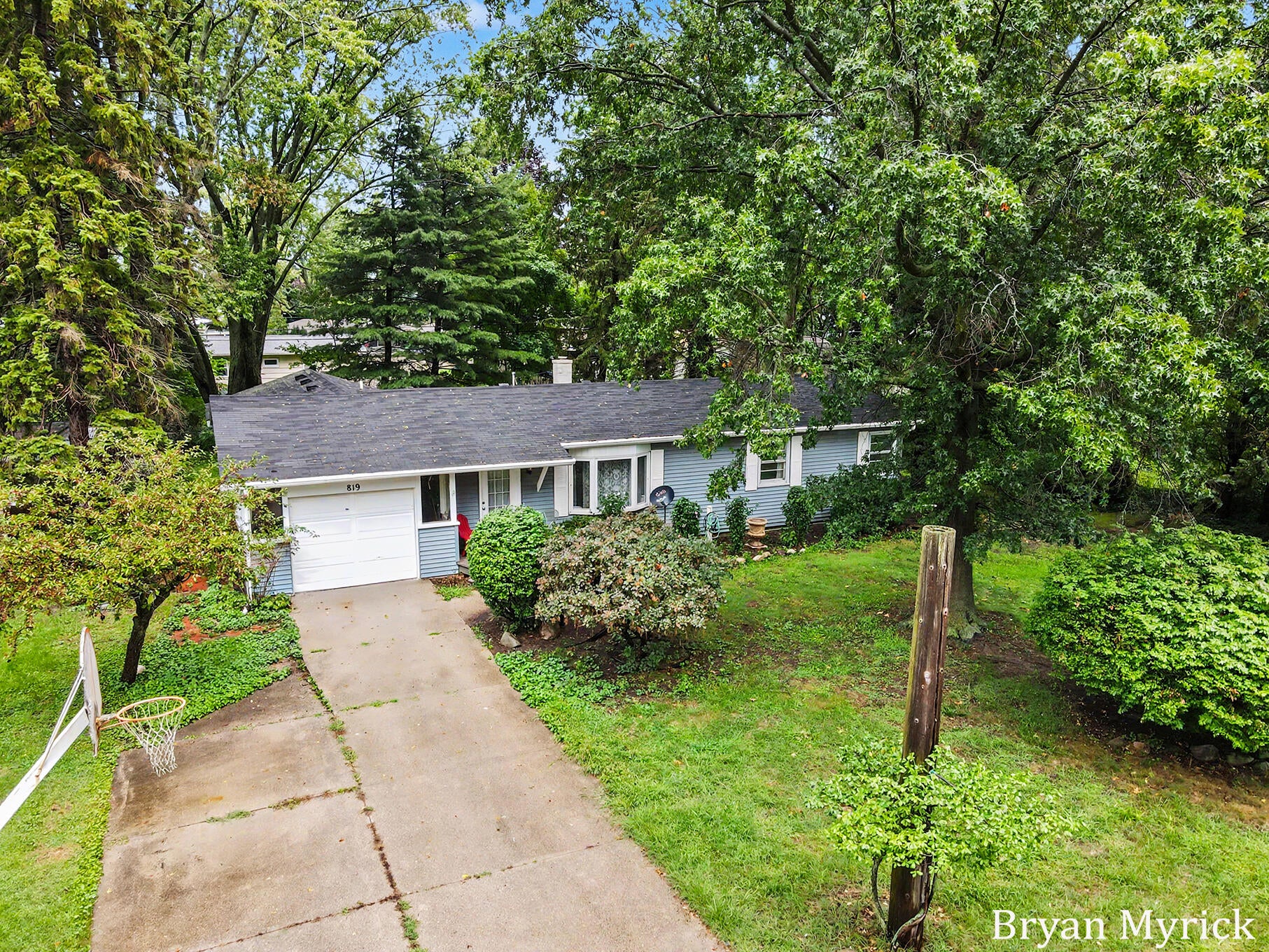 819 W 25th Street
