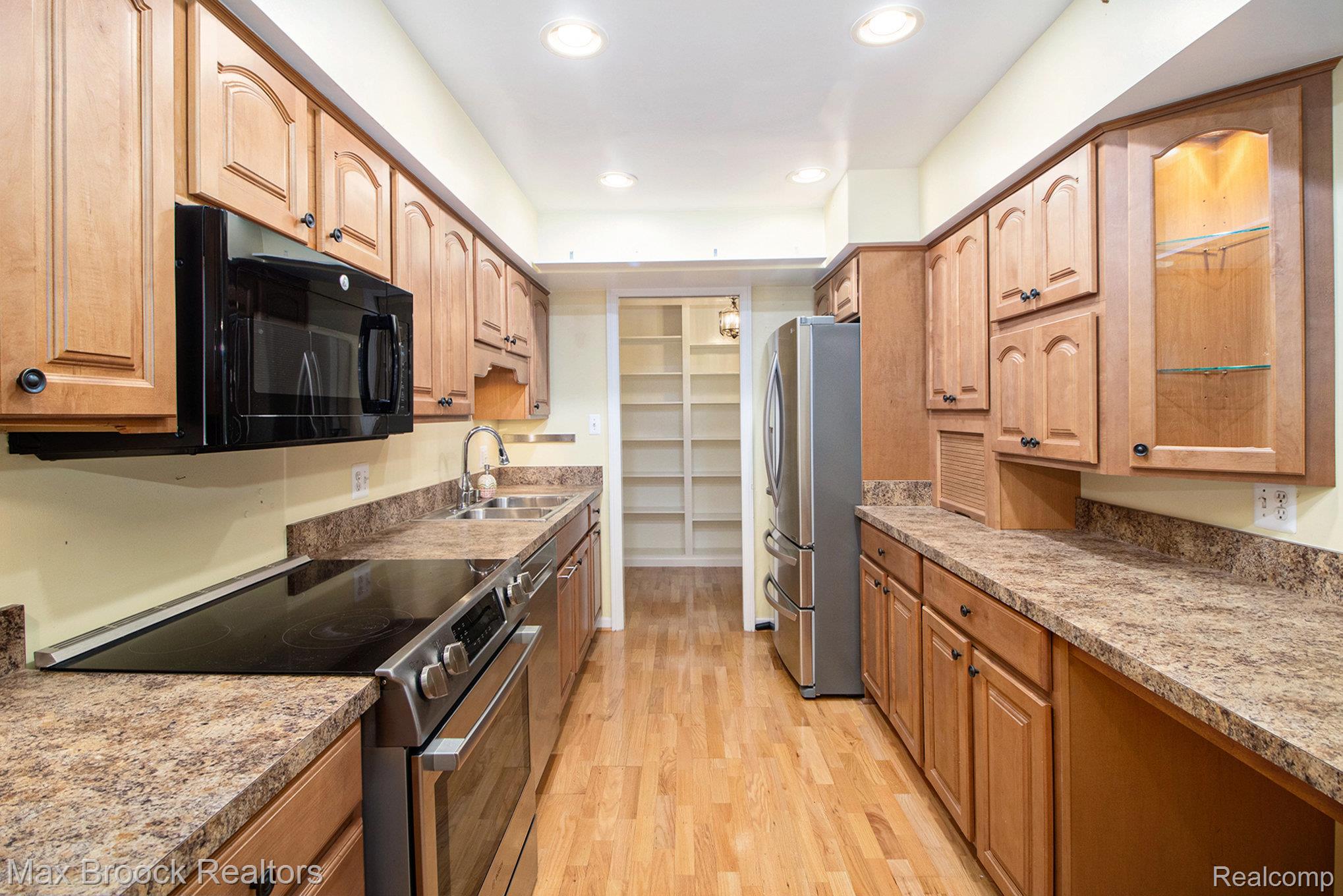 19710 W 13 Mile Road 105