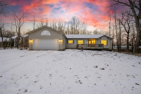 Photo of 2670 E Maple Road, Milford Charter Township, MI 48381 (MLS # 20261002918)