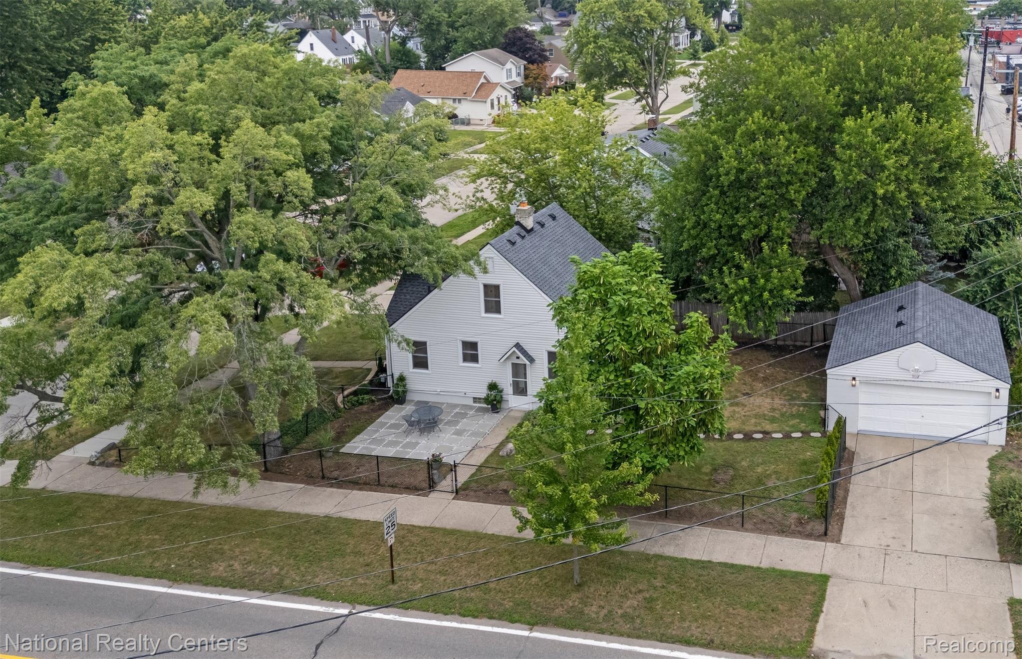 2616 Kenmore Road E