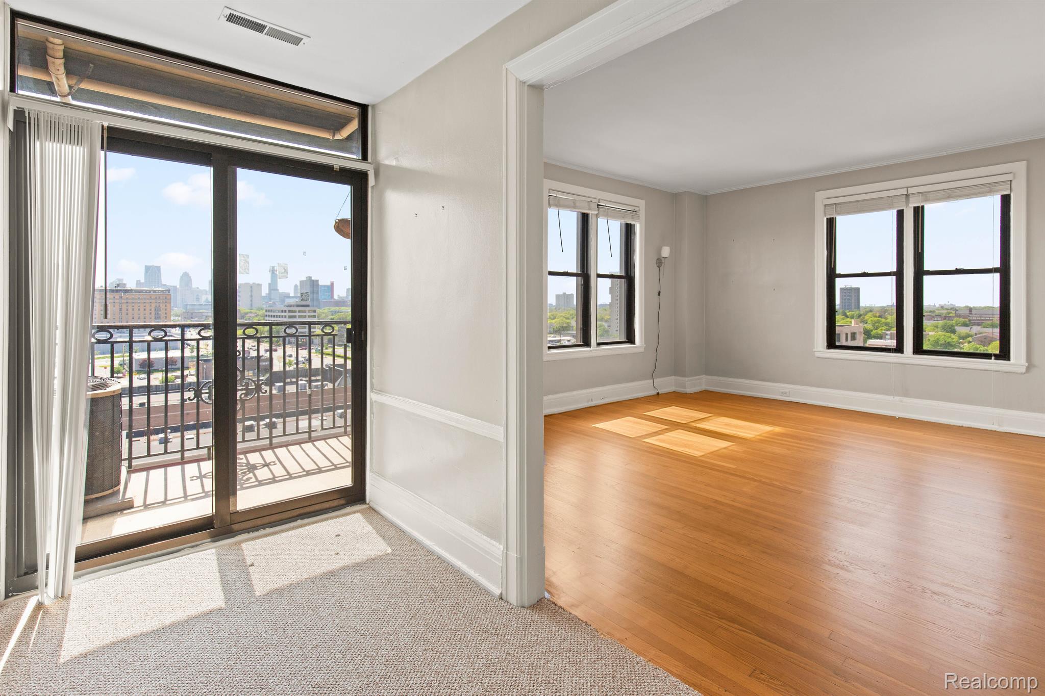 Detroit City, Michigan 48207, United States, 2 Bedrooms Bedrooms, ,2 BathroomsBathrooms,Residential,Active,211290