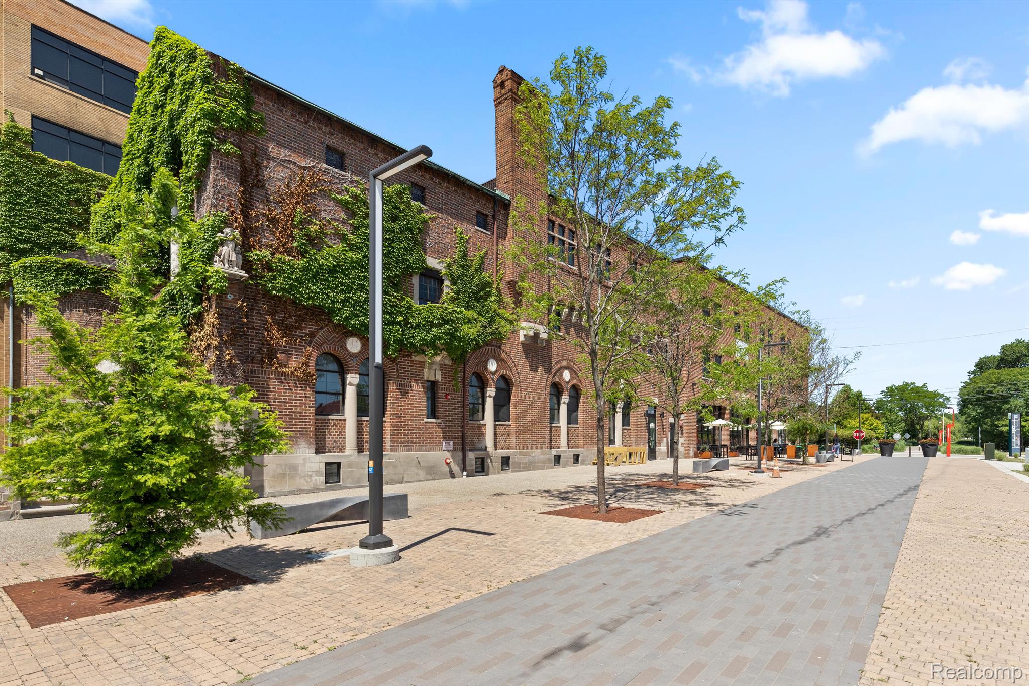 Detroit City, Michigan 48207, United States, 2 Bedrooms Bedrooms, ,2 BathroomsBathrooms,Residential,Active,211290