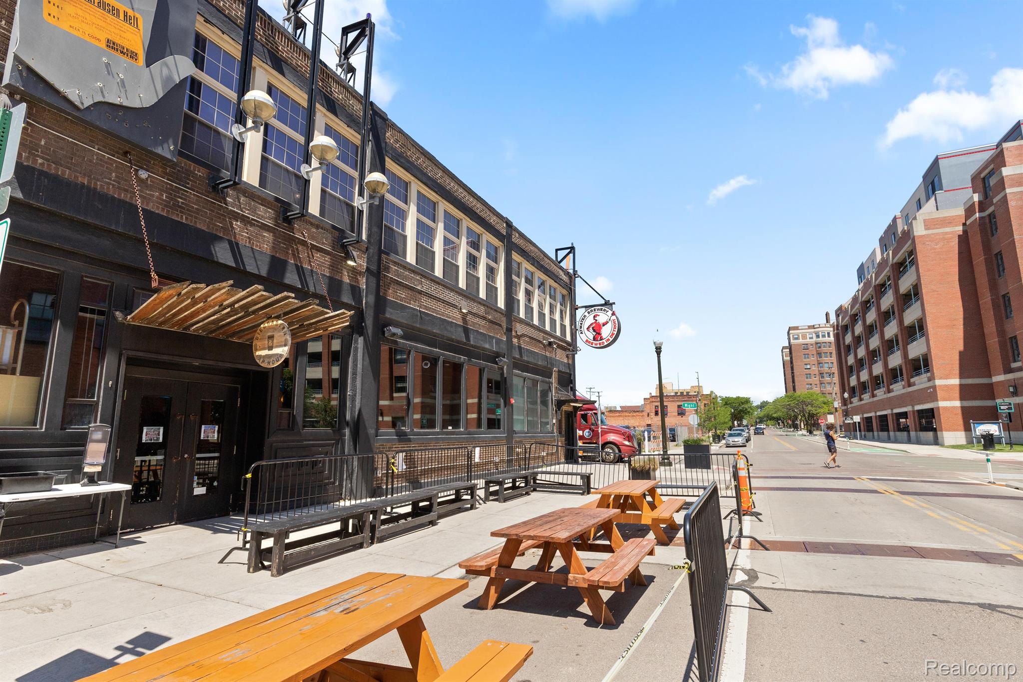 Detroit City, Michigan 48207, United States, 2 Bedrooms Bedrooms, ,2 BathroomsBathrooms,Residential,Active,211290