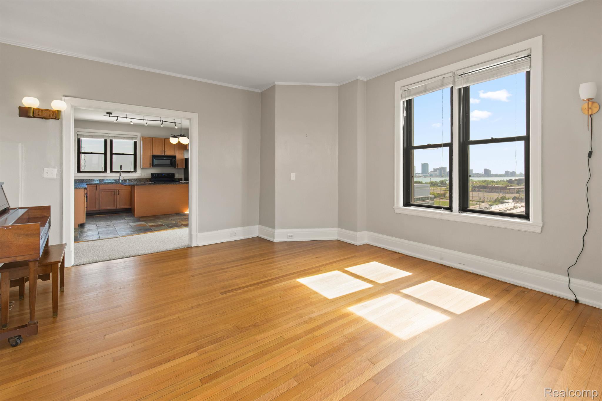 Detroit City, Michigan 48207, United States, 2 Bedrooms Bedrooms, ,2 BathroomsBathrooms,Residential,Active,211290