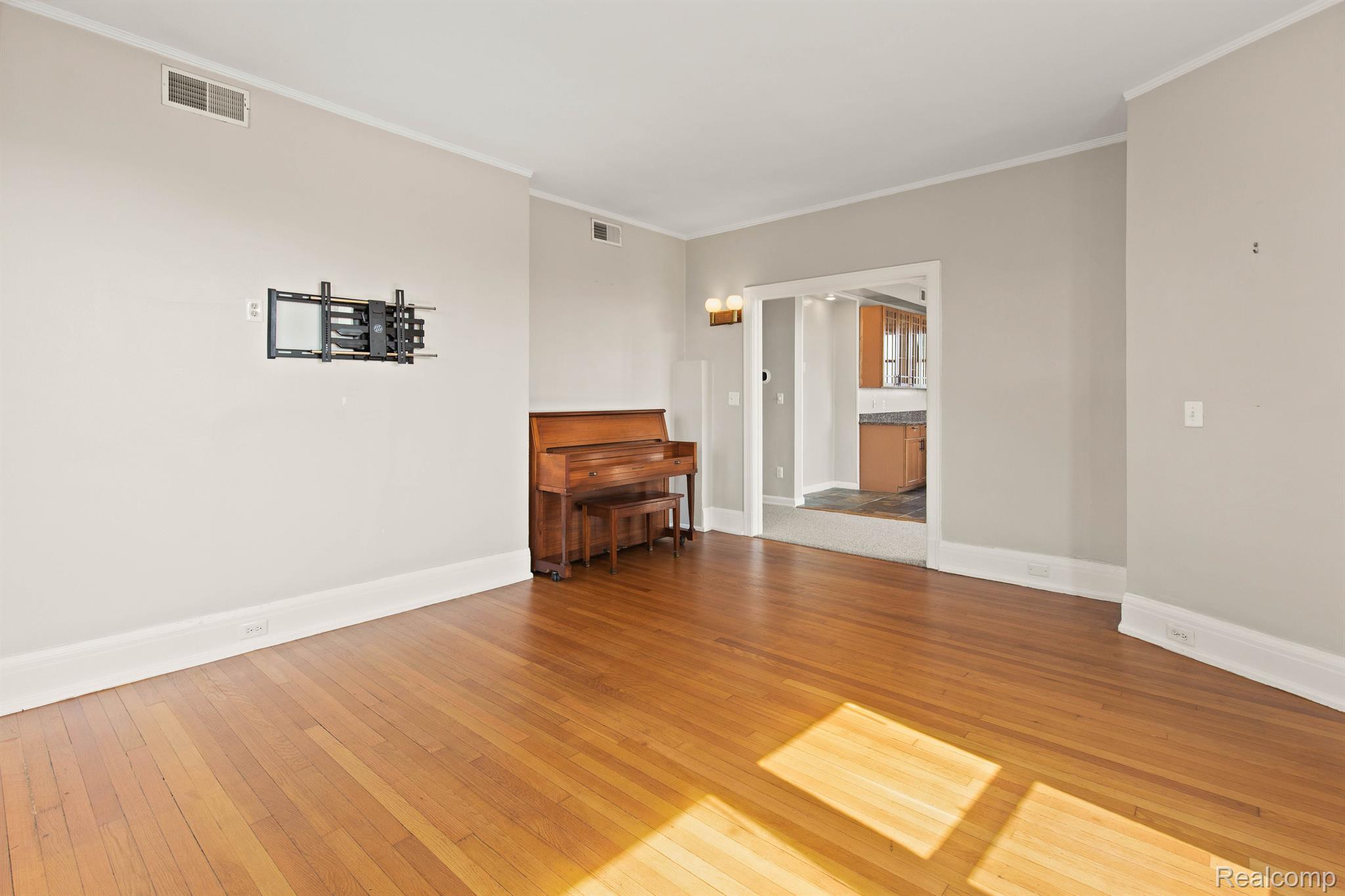 Detroit City, Michigan 48207, United States, 2 Bedrooms Bedrooms, ,2 BathroomsBathrooms,Residential,Active,211290