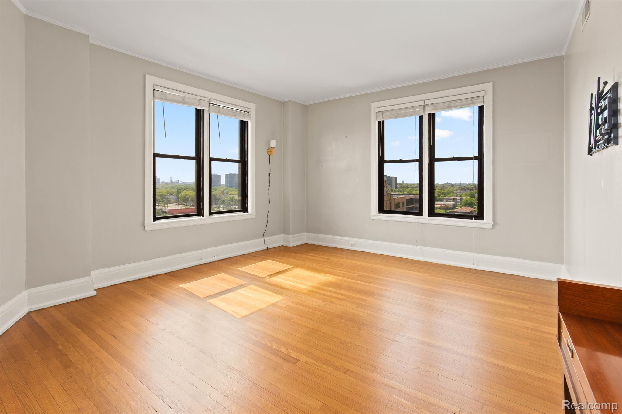 Detroit City, Michigan 48207, United States, 2 Bedrooms Bedrooms, ,2 BathroomsBathrooms,Residential,Active,211290