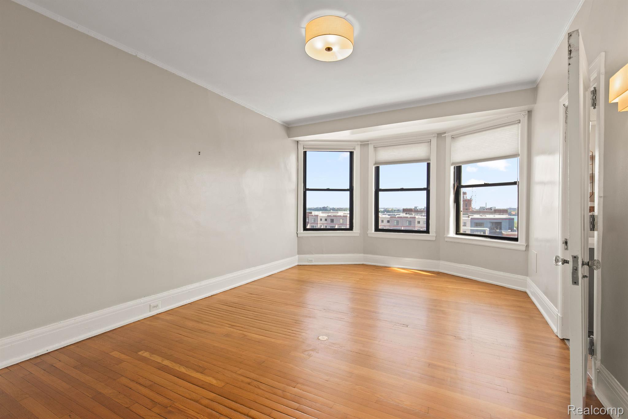 Detroit City, Michigan 48207, United States, 2 Bedrooms Bedrooms, ,2 BathroomsBathrooms,Residential,Active,211290