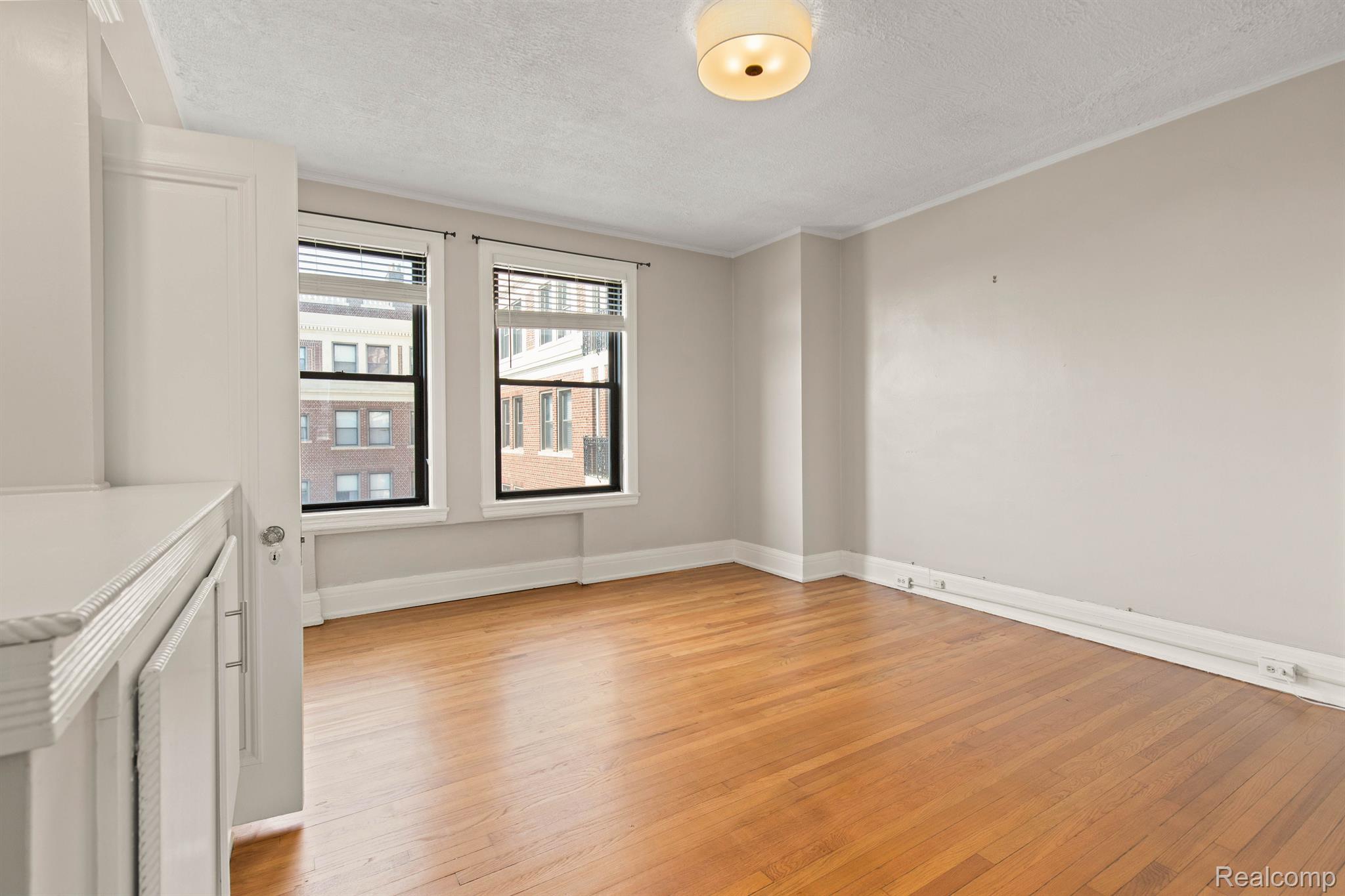 Detroit City, Michigan 48207, United States, 2 Bedrooms Bedrooms, ,2 BathroomsBathrooms,Residential,Active,211290