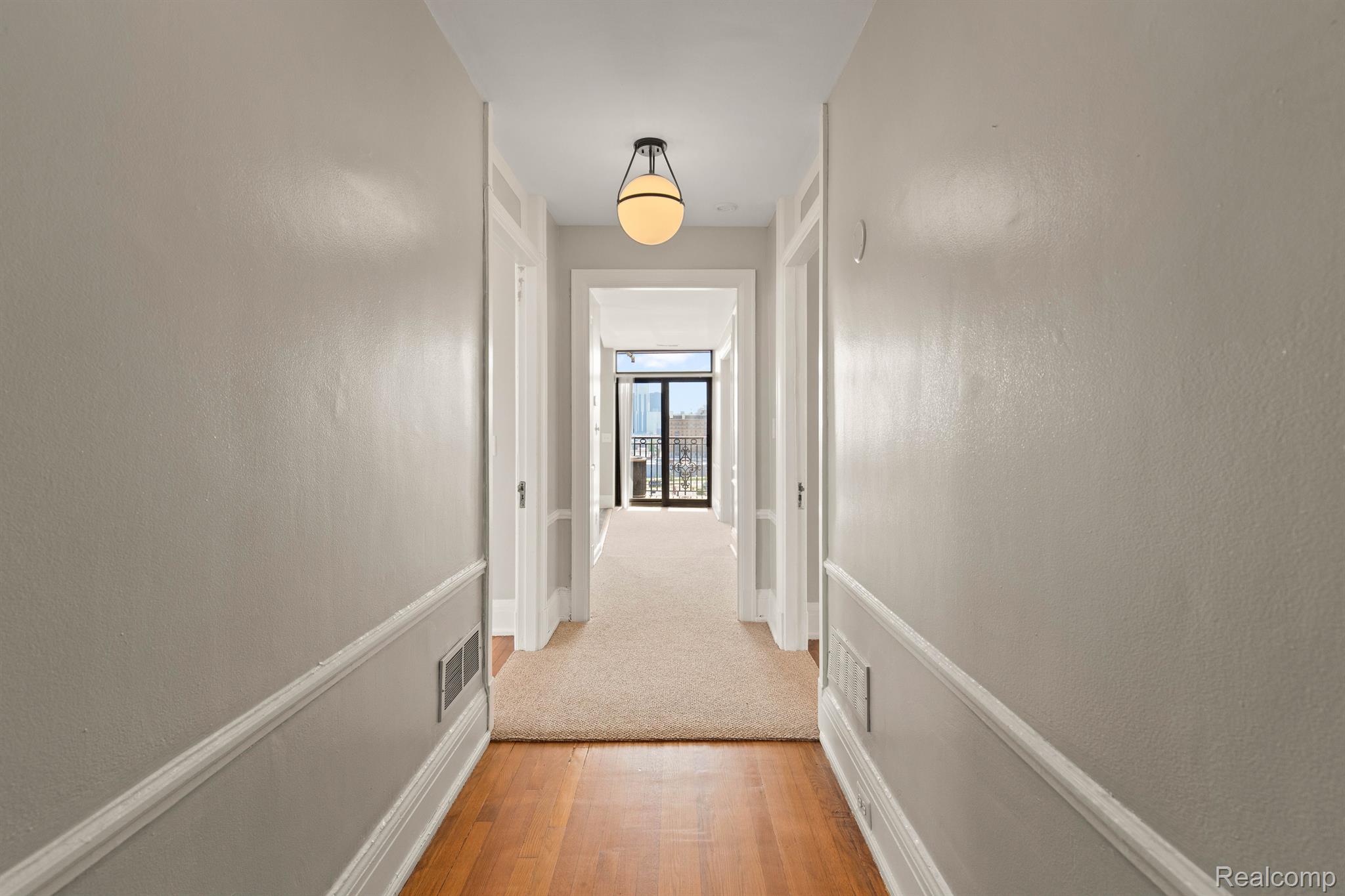 Detroit City, Michigan 48207, United States, 2 Bedrooms Bedrooms, ,2 BathroomsBathrooms,Residential,Active,211290