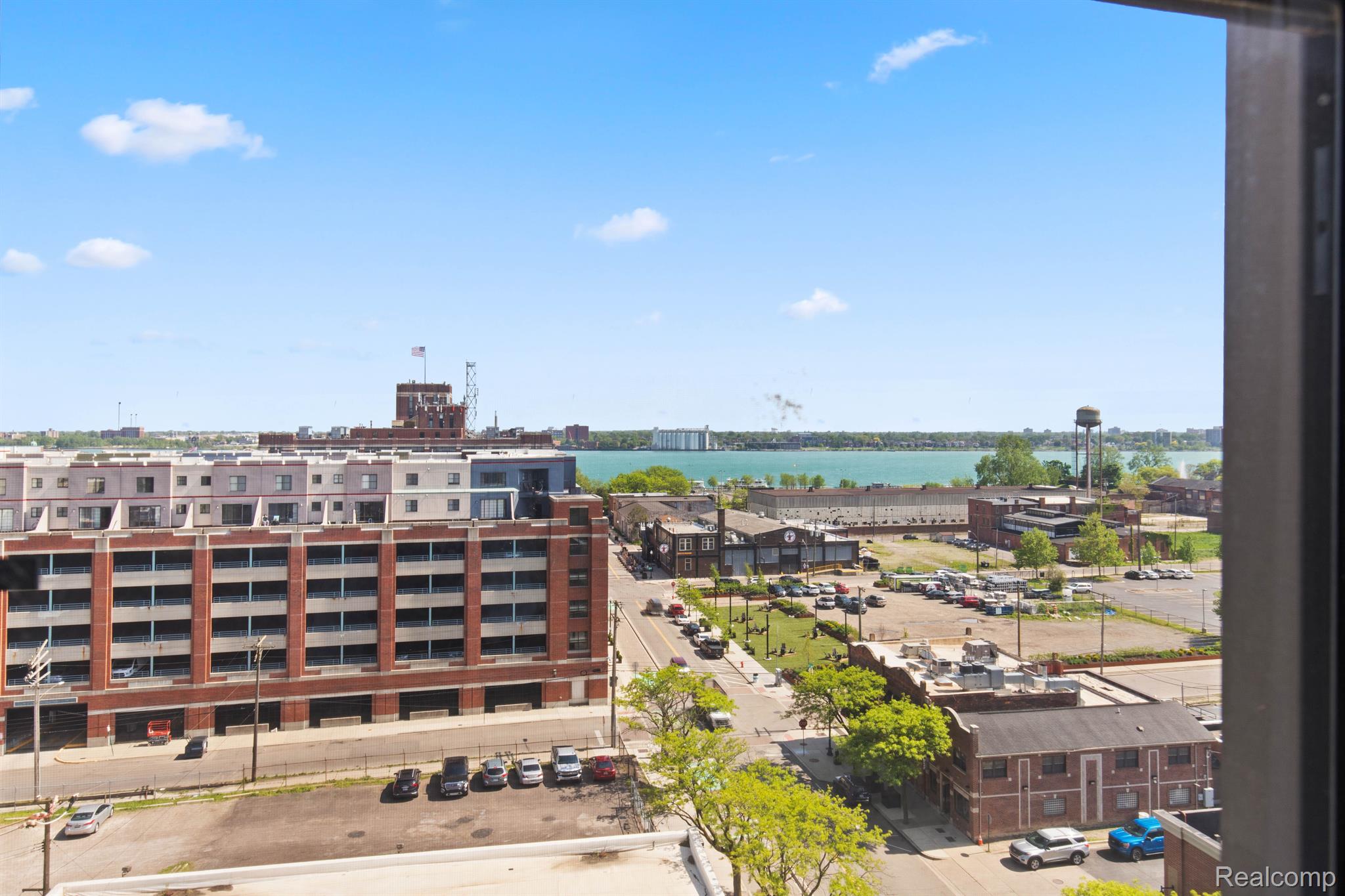 Detroit City, Michigan 48207, United States, 2 Bedrooms Bedrooms, ,2 BathroomsBathrooms,Residential,Active,211290