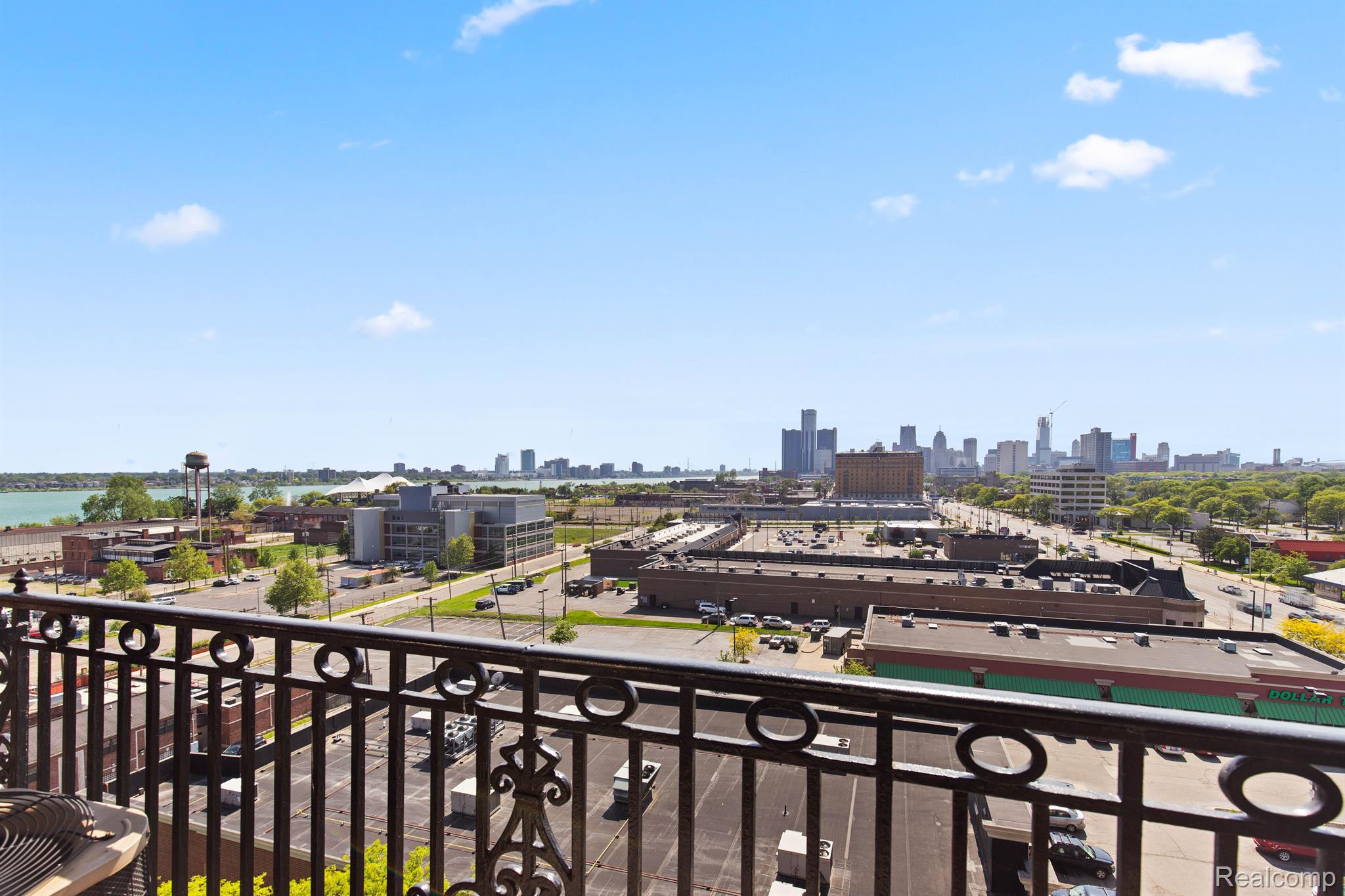 Detroit City, Michigan 48207, United States, 2 Bedrooms Bedrooms, ,2 BathroomsBathrooms,Residential,Active,211290