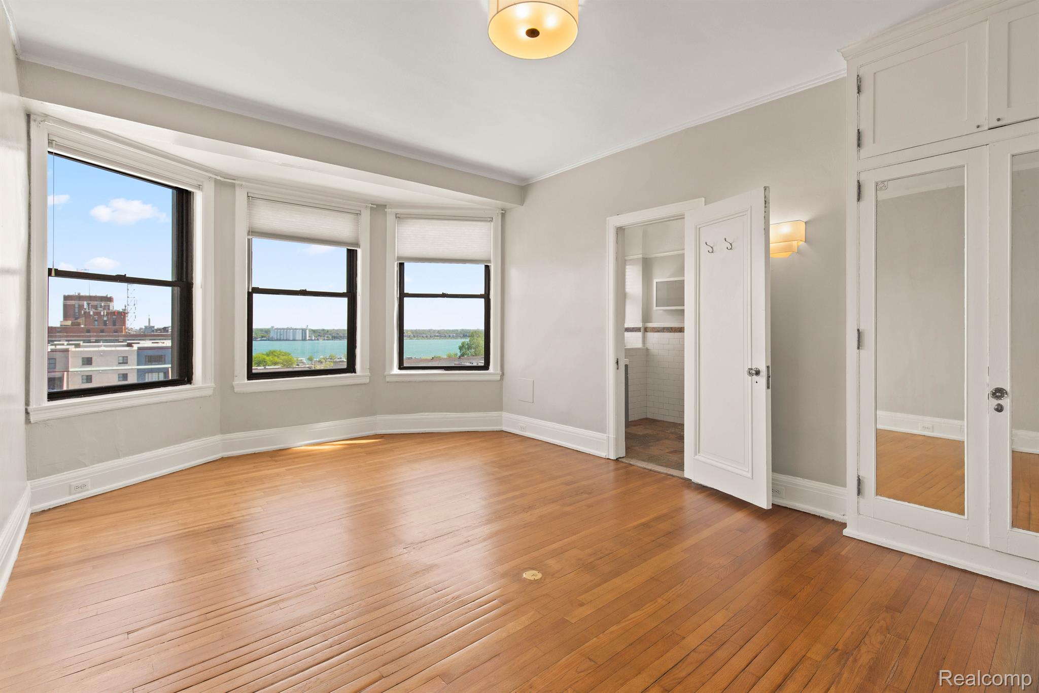 Detroit City, Michigan 48207, United States, 2 Bedrooms Bedrooms, ,2 BathroomsBathrooms,Residential,Active,211290