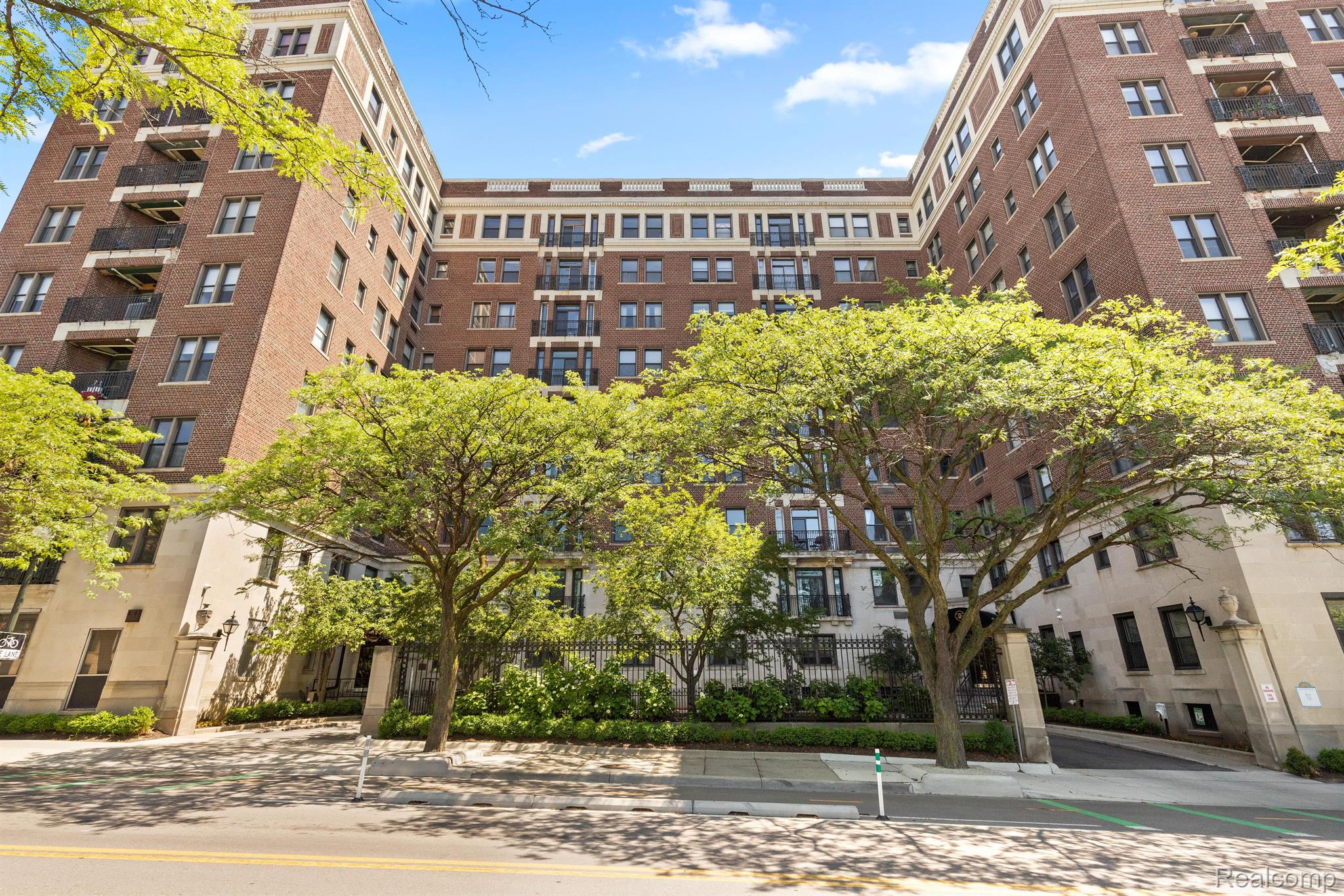 Detroit City, Michigan 48207, United States, 2 Bedrooms Bedrooms, ,2 BathroomsBathrooms,Residential,Active,211290