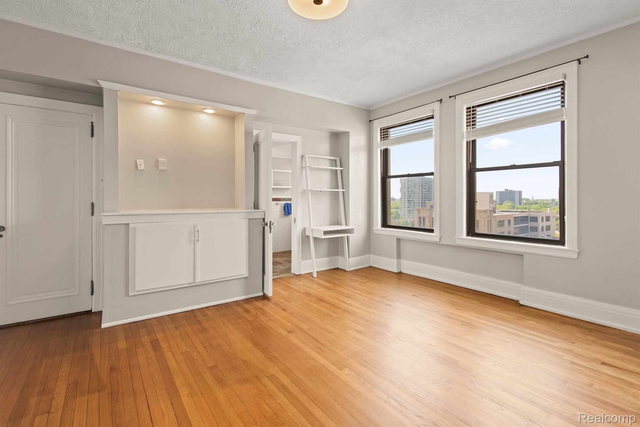 Detroit City, Michigan 48207, United States, 2 Bedrooms Bedrooms, ,2 BathroomsBathrooms,Residential,Active,211290