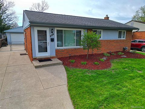 236 Darwin Street Westland City MI 48186