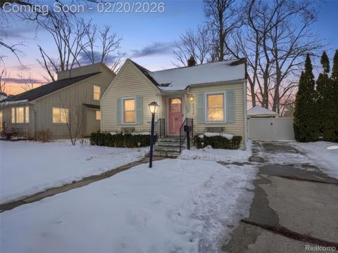 4033 Ellwood Avenue Berkley City MI 48072