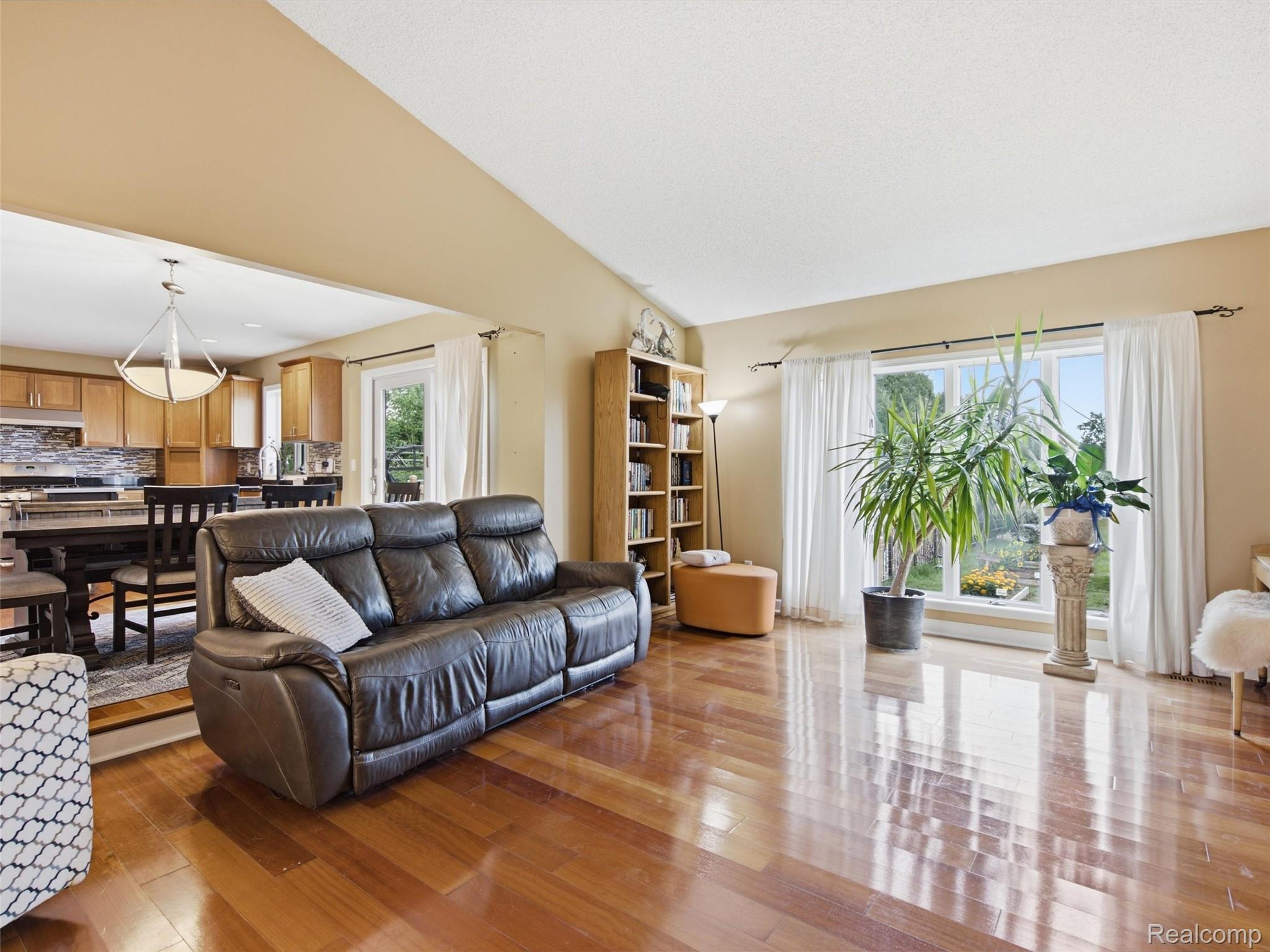 12116 Coolidge Road