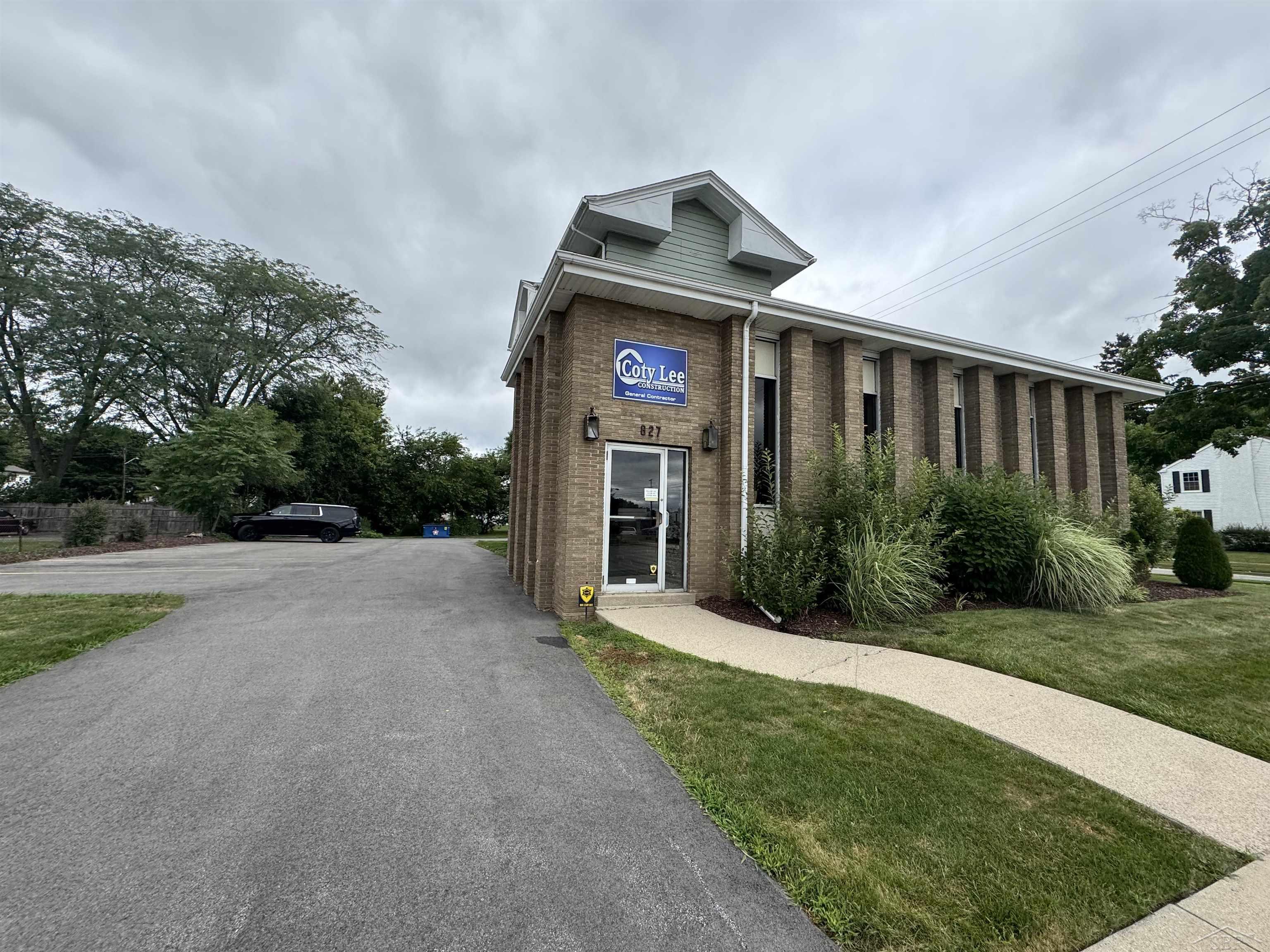 827 N Michigan Avenue