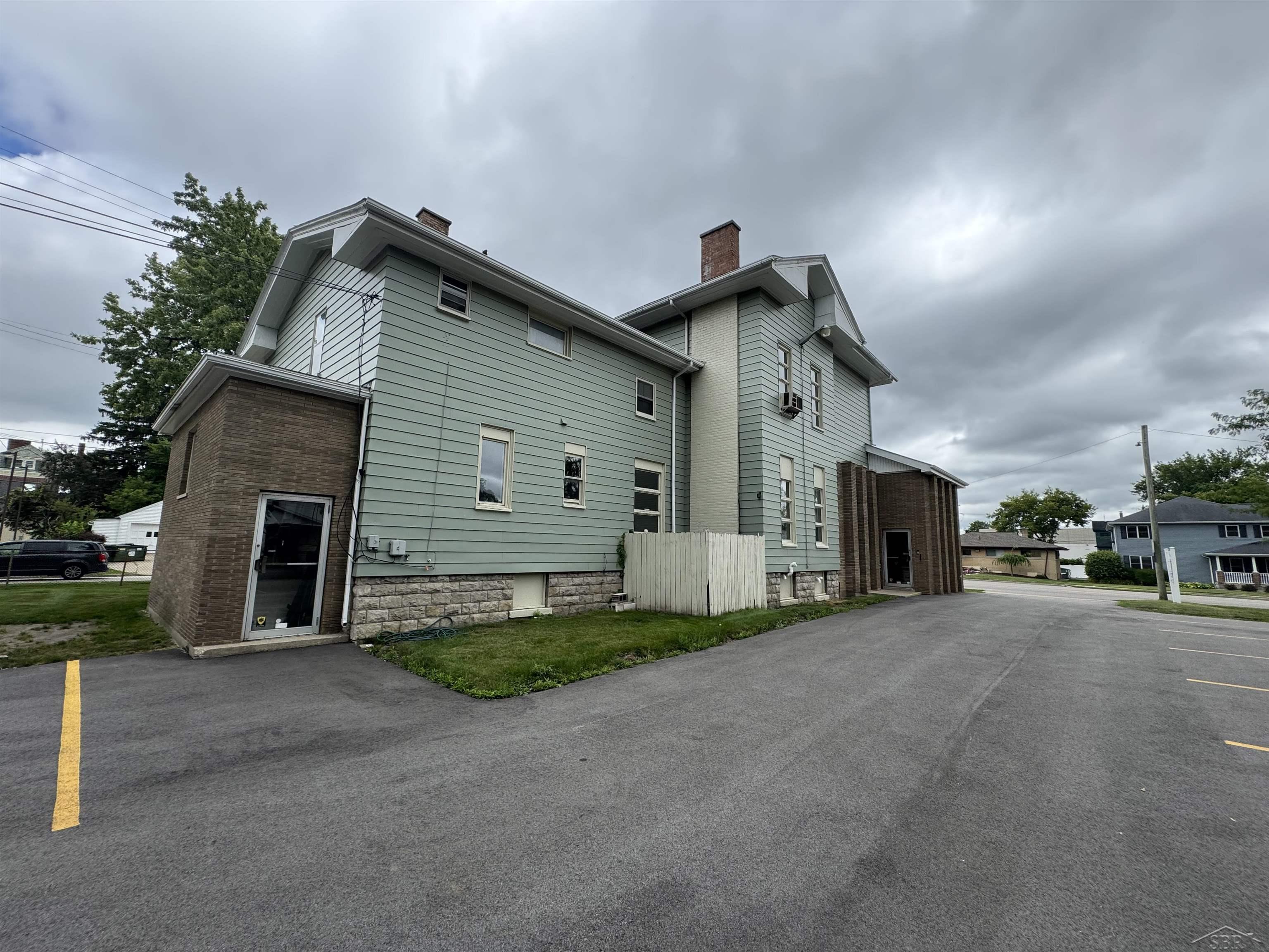 827 N Michigan Avenue