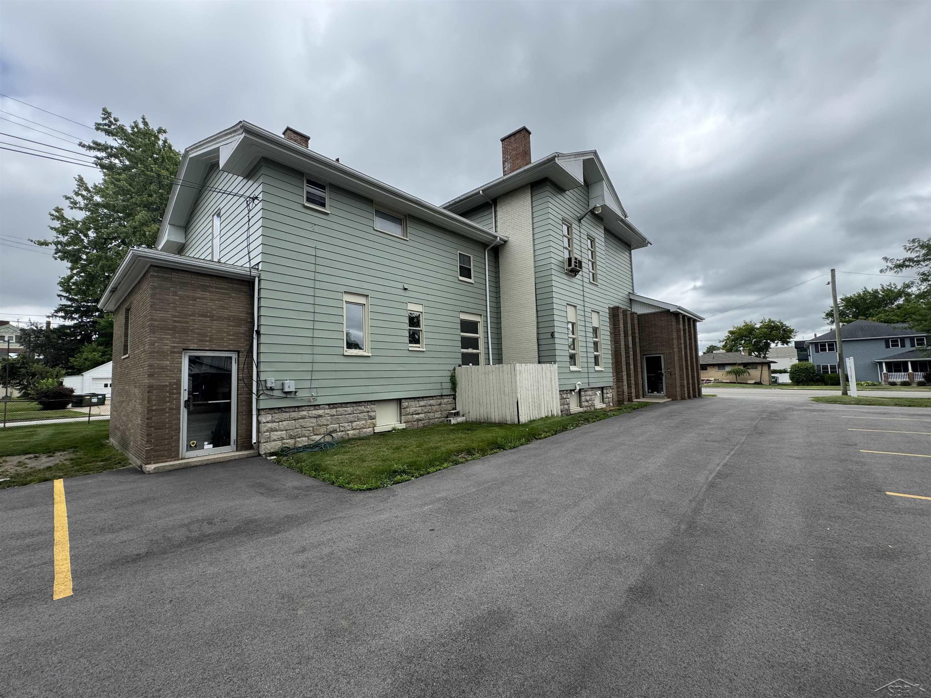 827 N Michigan Avenue