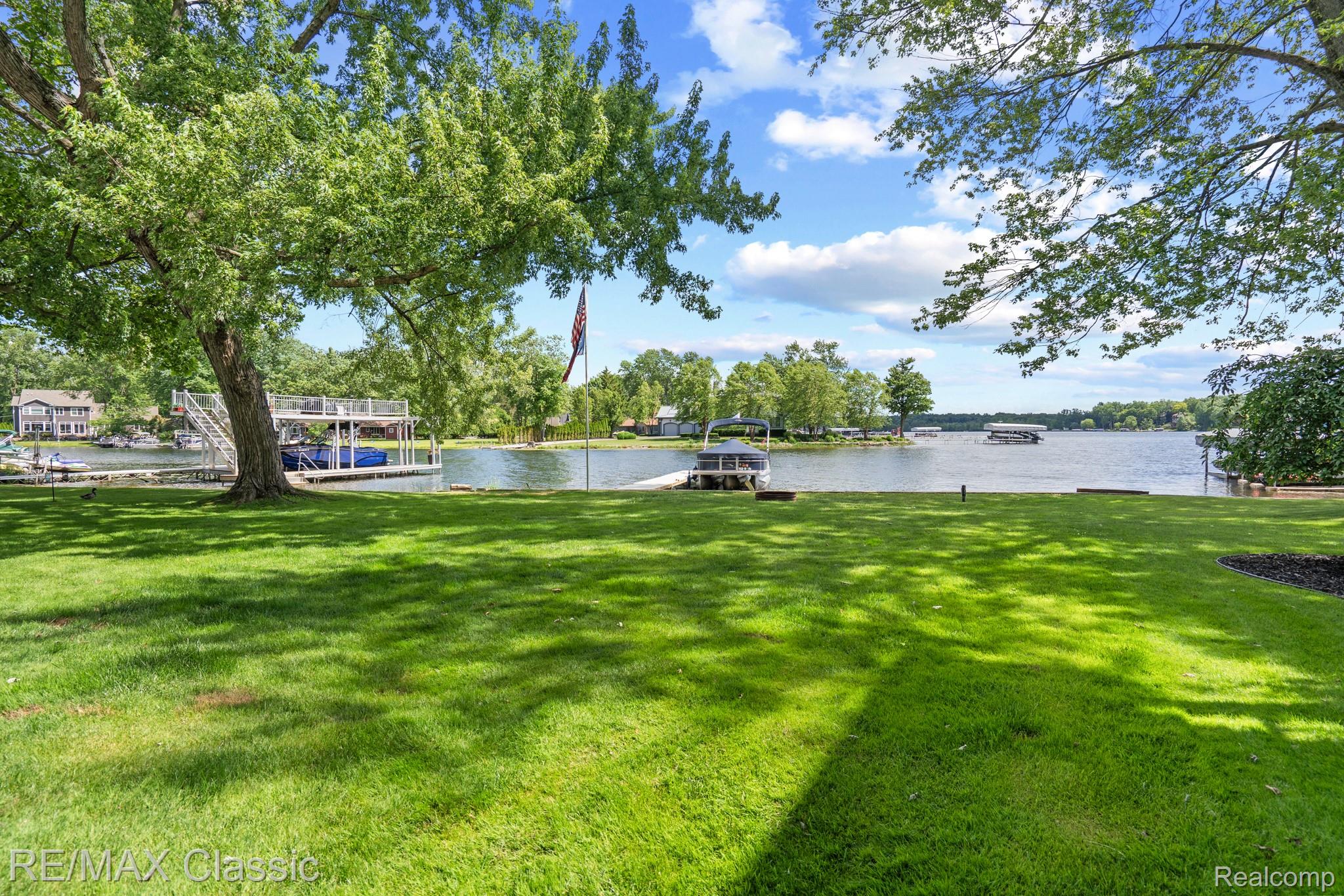 5286 Edgelake Drive