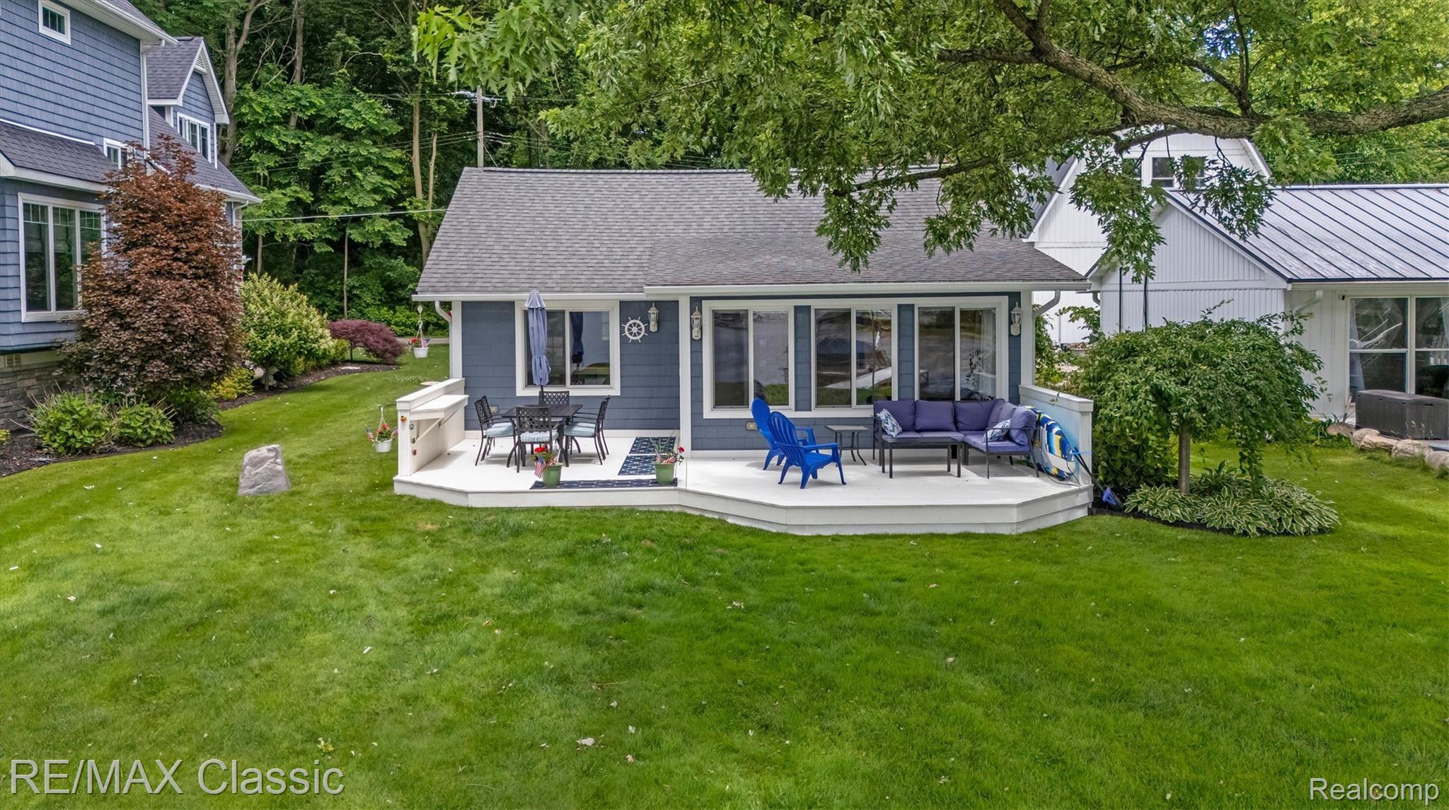 5286 Edgelake Drive