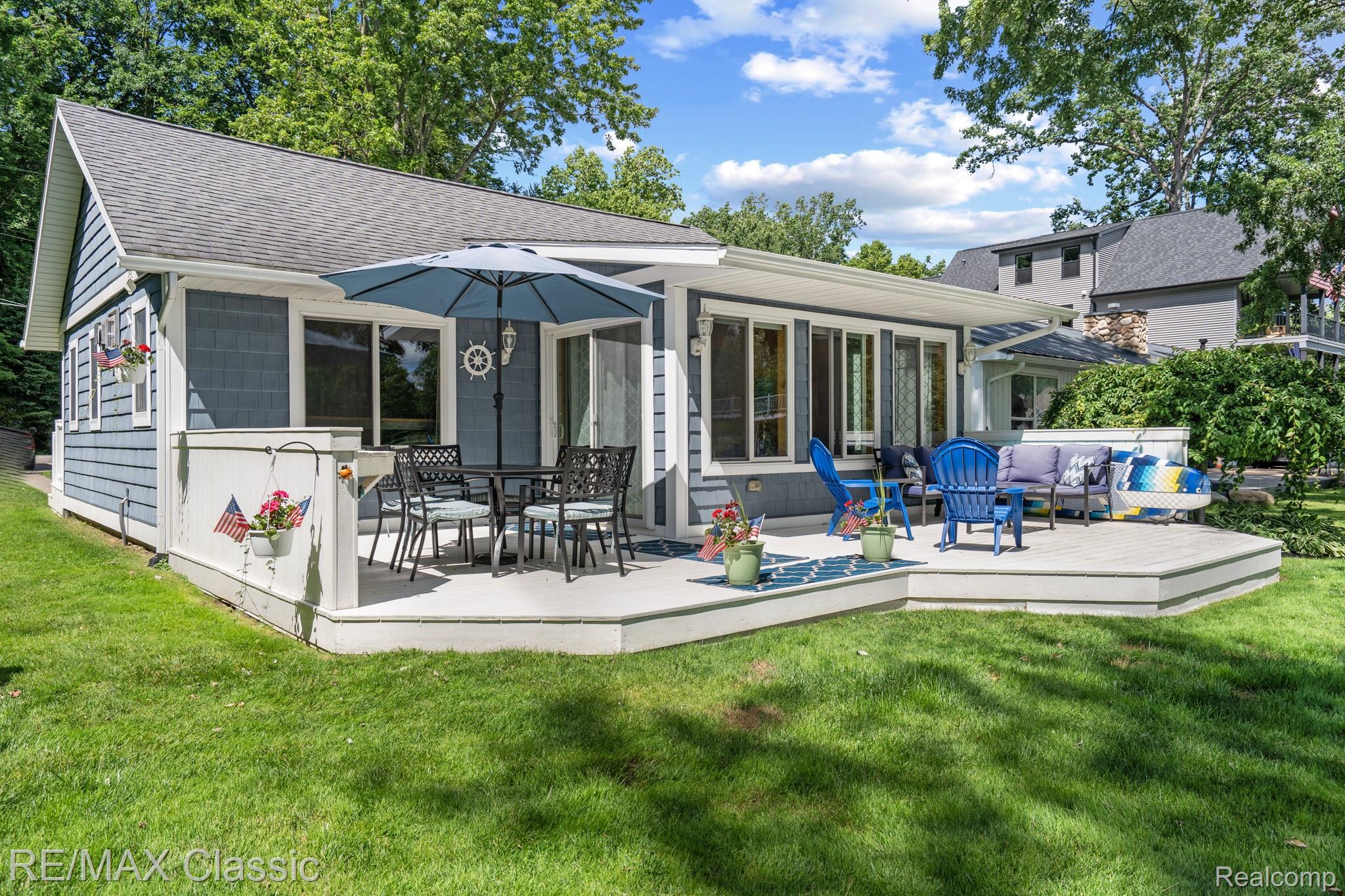 5286 Edgelake Drive