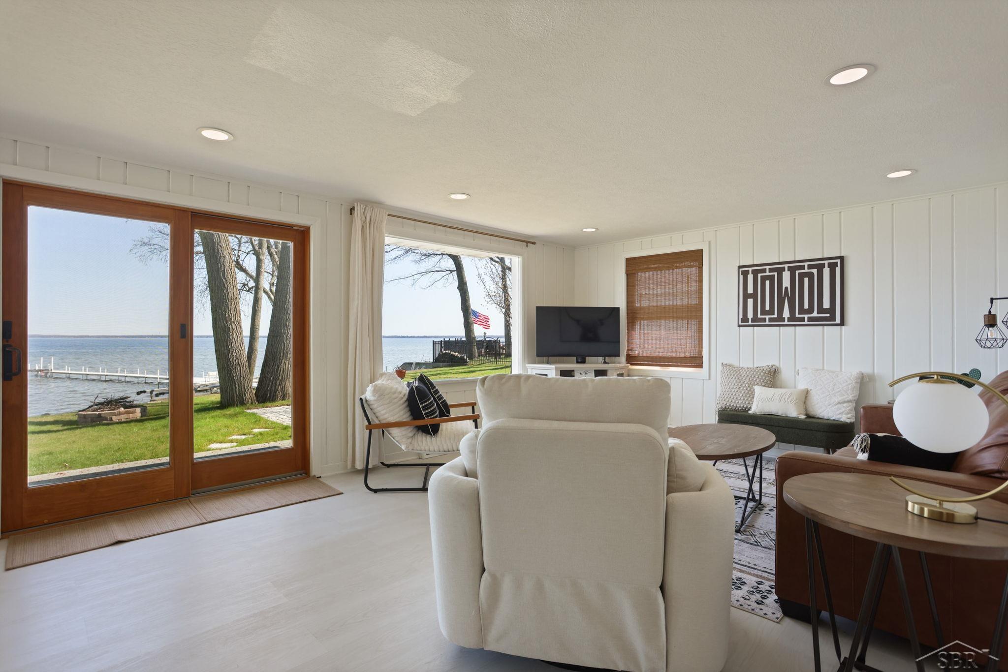 806 Houghton View Drive